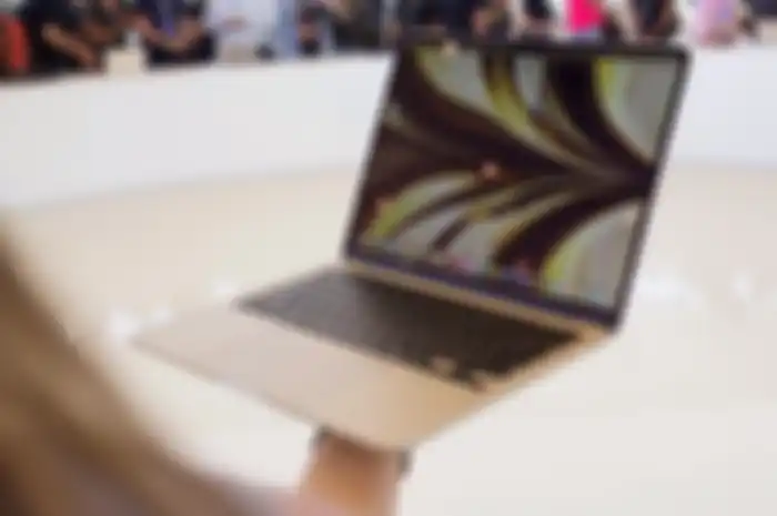 Ilustrasi penjualan MacBook Air 15 inci. On pict: MacBook Air M2