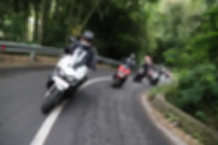 Enam tips naik motor matik untuk taklukan jalanan tanjakan dan turunan