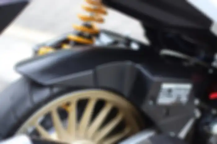 Honda Vario menggunakan hugger atau sepatbor kolong milik Honda Air Blade