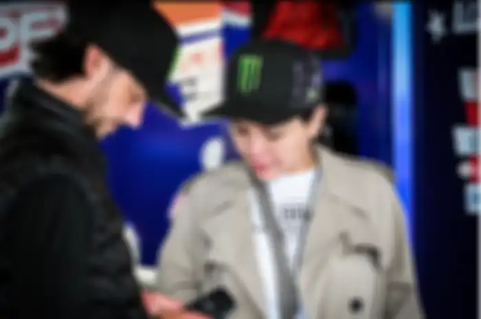 Mantan pembalap MotoGP, John Hopkins mengaku sudah putus dari Nikita Mirzani