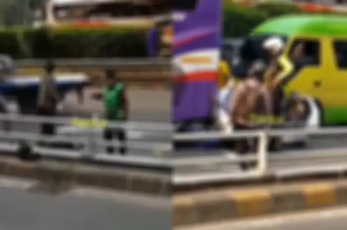Kecelakaan dua moge polisi tabrak bus di Tol Dalam Kota DKI Jakarta, Selasa (12/7/2022)
