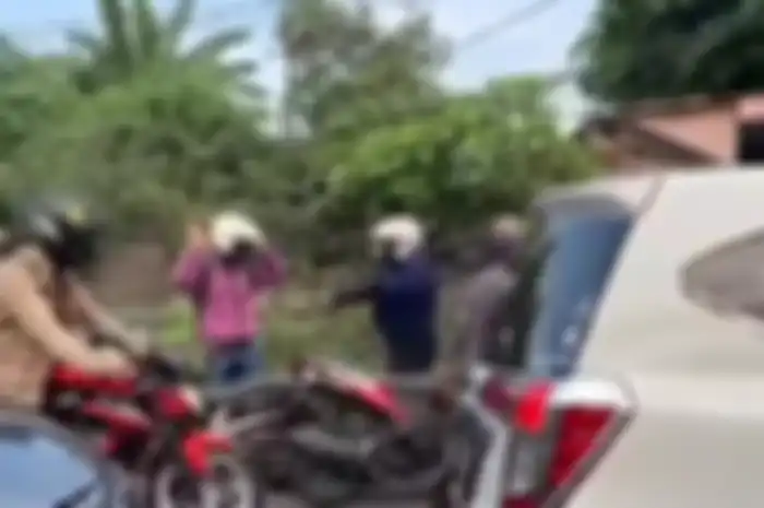 Aksi pemotor Honda Vario menodongkan pistol tersebut terjadi pada hari Senin (11/7/2022) pukul 07.50 WIB di Jalan Bekasi Raya, Cakung Jakarta Timur.