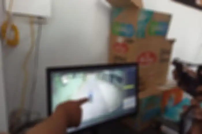 Bukan Untung Malah Buntung, Terekam CCTV maling motor tertangkap saat kehabisan bahan bakar