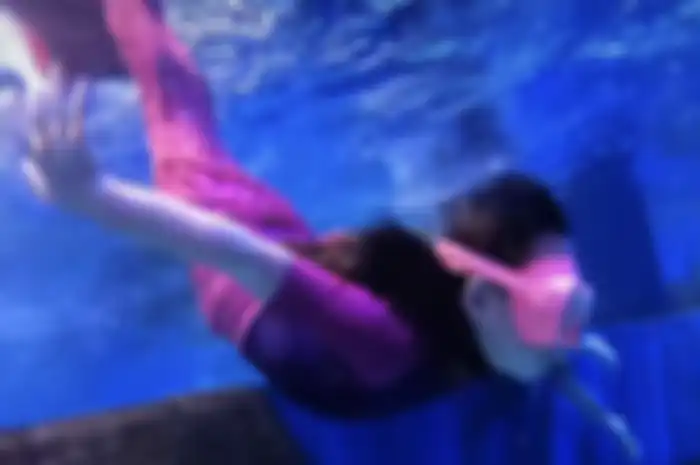 Gisel mengajak Gempi ikut sekolah mermaid, sementara janda Gading Marten ini bisa latihan scuba diving di tempat unik. 