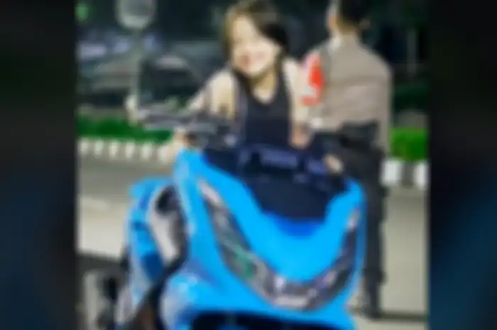 Jeje Citayam Fashion Week Pose Seksi diatas Honda PCX 160, Udah Waktunya Terjeje jeje