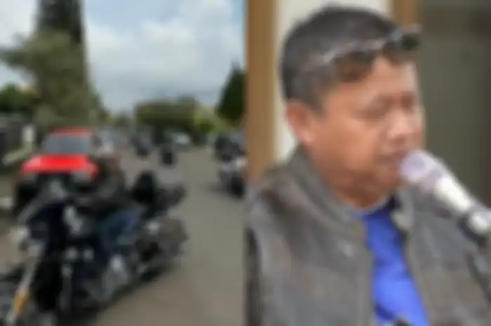 Plh Gubernur Jawa Barat, Uu Ruzhanul Ulum naik moge sampai bagikan hadiah saat sosialisasi pemutihan pajak kendaraan.