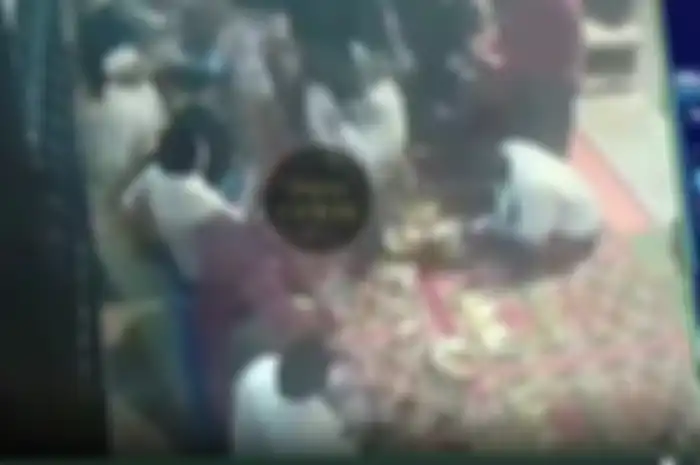 Kondisi Pemotor Terobos Tahlilan Sampai Lindas Makanan di Cilandak