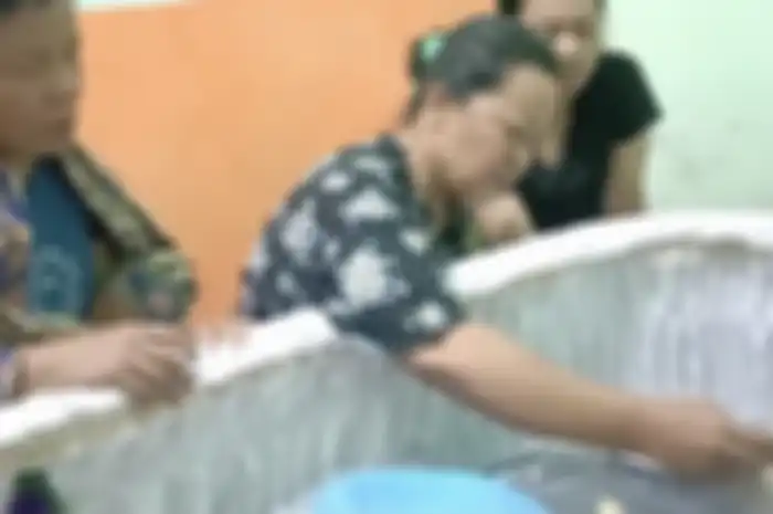 Ternyata sosok ini yang memindahkan jasad Brigadir Yosua dari rumah Irjen Ferdy Sambo. Foto wajahnya sengaja disembunyikan. 