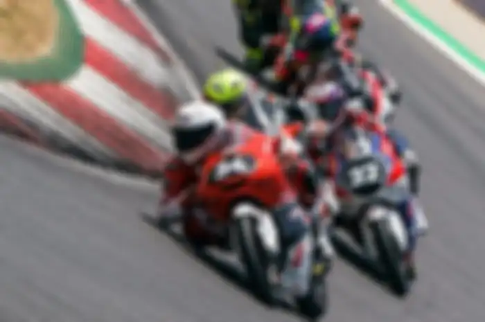 Fakta pembalap Indonesia Arbi Aditama (34) finis gasak poin di FIM JuniorGP 2022 Algarve, Minggu (17/7/2022), hasil terbaik musim ini