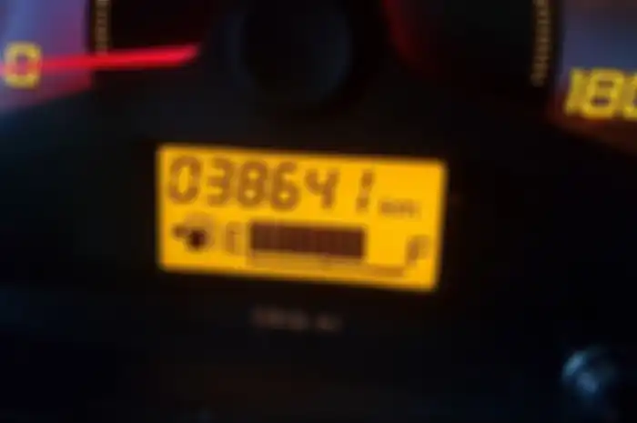 Salah banget huruf E di indikator bensin artinya Empty, ini arti yang benar simak penjelasannya.