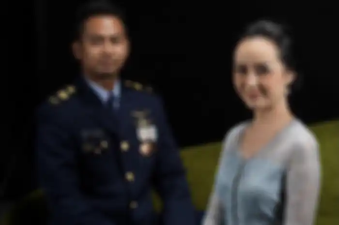 Istri pilot pesawat tempur T-501 Golden eagle punya karier mentereng di perusahaan internasional. Foto nikahnya beredar.