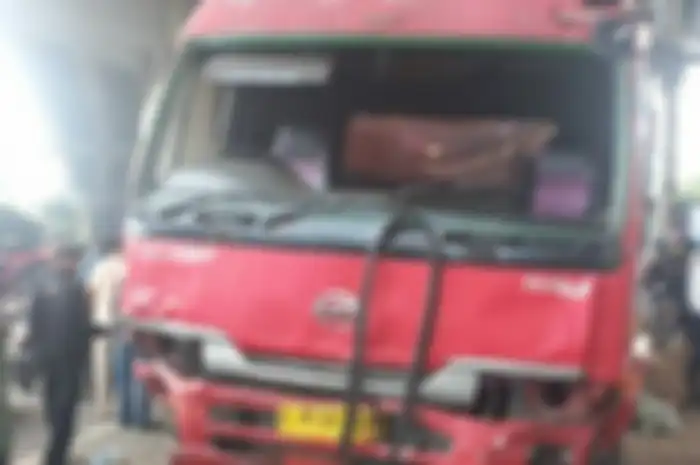 Awas jangan sebar foto korban kecelakaan di media sosial, ini hukumannya.