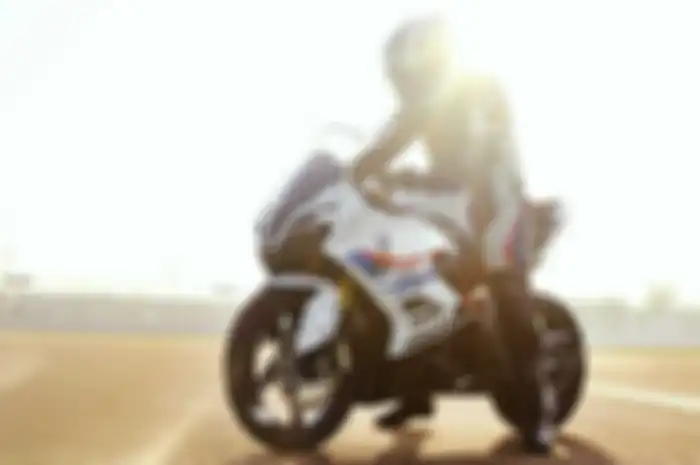 Meluncur motor sport BMW G 310 RR terbaru di India. Harga Rp 53 jutaan.