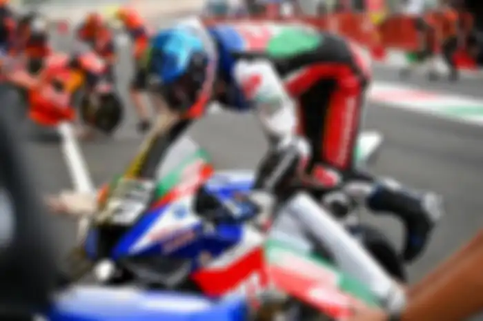 Para pembalap MotoGP dari tim Honda sepakat untuk meminta motor baru untuk musim ini