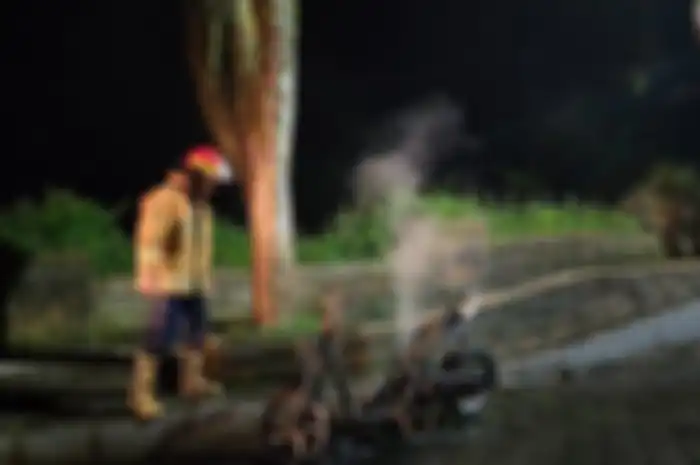 Motor matic Yamaha Mio terbakar hangus di Karangasem.