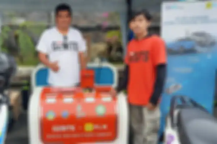 Gesits docking battery swab, layanan charger dan tukar baterai cara cepat. Cuma 30 detik untuk tukar baterai dan untuk charger full sekitar 3 jam.