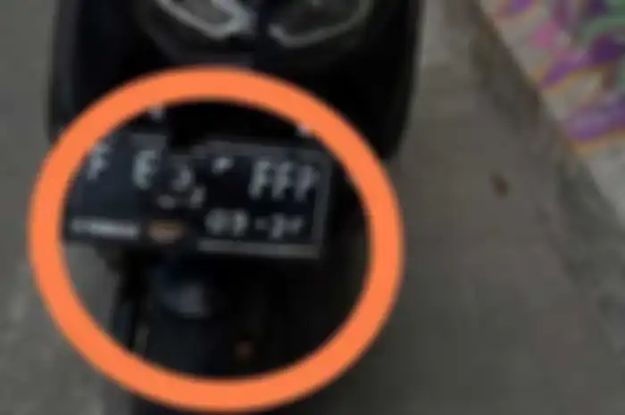 Satu lagi korban dudukan pelat nomor Yamaha NMAX jungkir balik