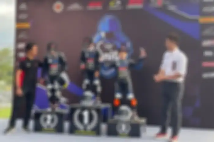 Pembalap cilik Indonesia bikin bangga, dengan raih podium ke-3 pada balapan di Malaysia.