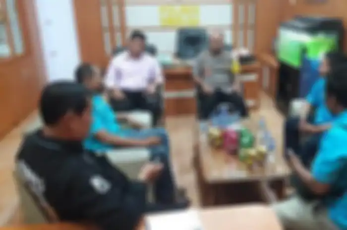 Kombes Edwin Hatorangan anak buah Irjen Ferdy Sambo dicopot dari jabatannya gegara sengaja tabrak aturan. Foto terkininya hilang dari media.