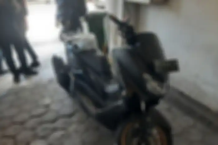 Motor Yamaha NMAX tertinggal akibat kericuhan rombongan suporter di Yogyakarta