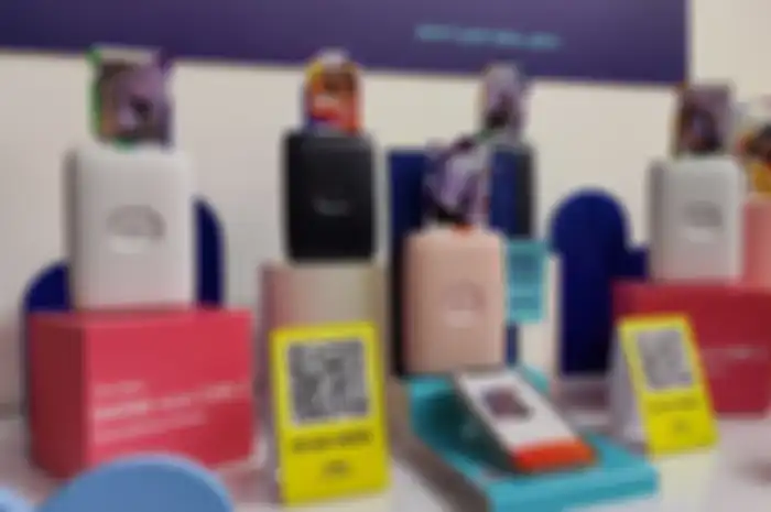 Fujifilm Instax mini Link 2 diperkenalkan sebagai printer smartphone portable seharga Rp 1 jutaan.