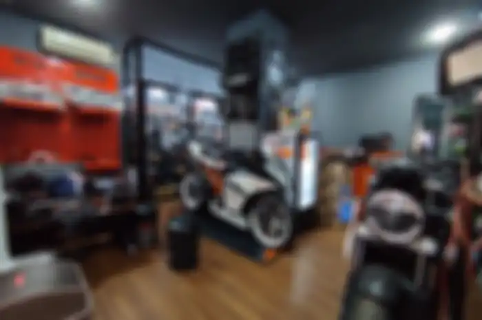 Mampir ke bengkel Monkeywork Garage, pemilik motor KTM dan Husqvarna bisa servis dan modifikasi di sini.