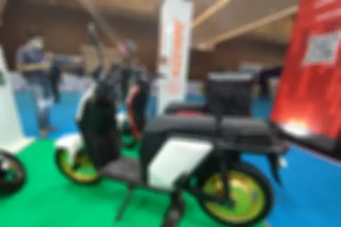 Motor listrik Keeway Citi Ezi cocok untuk kurir paket.