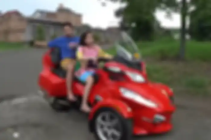 Nagita Slavina niatkan diri jadi sopir ojol naik motor roda tiga, harganya bikin geleng-geleng