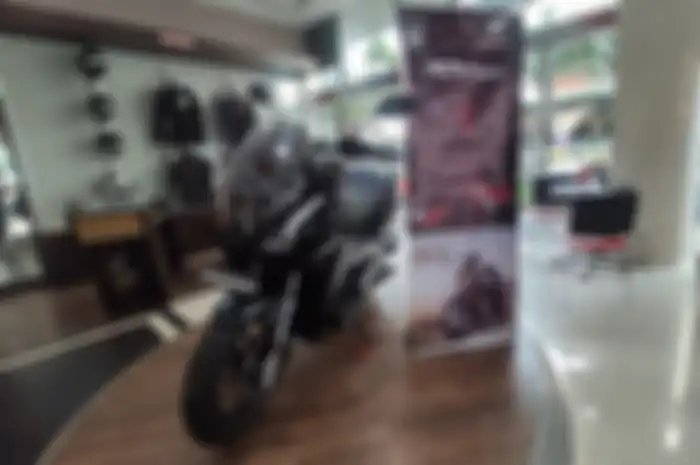 Foto ilustrasi Honda ADV 160 di dealer. Promo motor Honda ADV 160 sampai hari ini, buruan sikat!