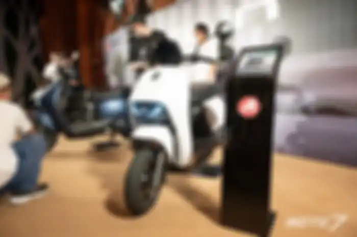 Aeon Co-in 125, motor matic 125 cc asal Taiwan mirip motor listrik dengan harga setara Yamaha Fazzio.