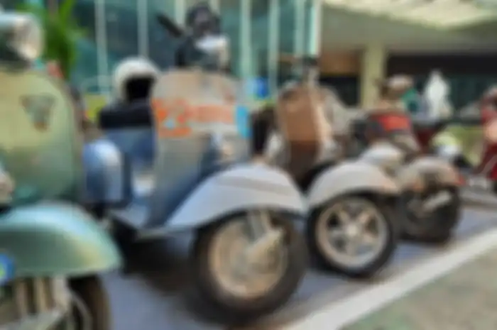 Suasana Indonesia Vespa Days, perayaan ulang tahun Vespa versi Indonesia.