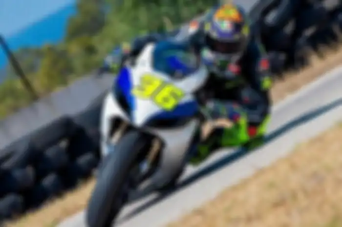 Juara dunia MotoGP 2020 Joan Mir latihan naik motor Suzuki GSX-R600 jelang hadapi MotoGP Inggris 2022.