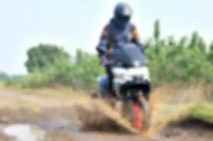 Aprilia SR GT 200 diajak off road oleh Motorplus