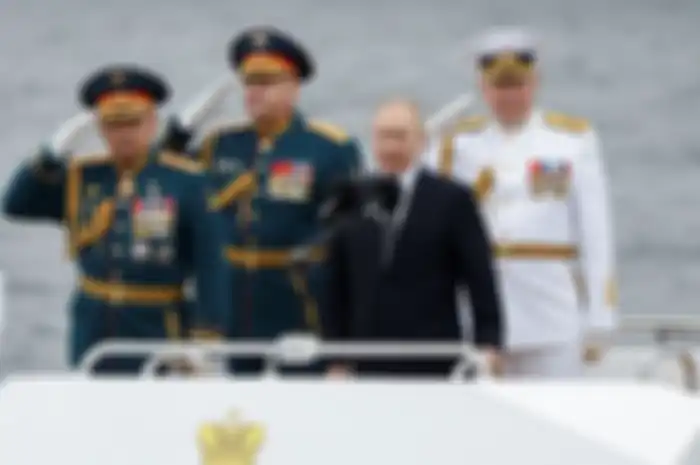 Presiden Rusia Vladimir Putin berpidato di acara peringatan hari Angkatan Laut Rusia. Putin pernah mengingatkan AS yang ingin merebut dominasi laut dunia.