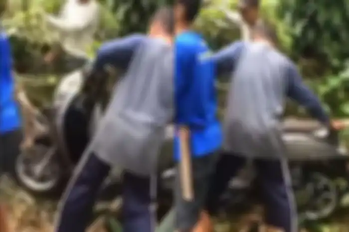 Honda Scoopy hilang dua minggu, ditemukan lagi di semak-semak. Netizen kebingungan.