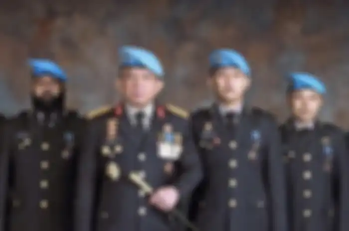 Ajudan Irjen Ferdy Sambo yang pangkatnya lebih tinggi dari Brigadir J ngumpet di balik kulkas saat Bharada E balas tembakan. 