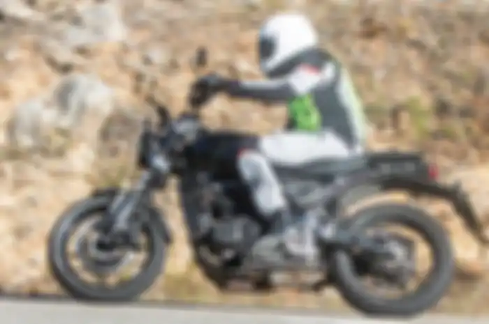 Calon motor baru Triumph 250 cc keciduk sedang diuji jalan, bermesin Bajaj Pulsar?