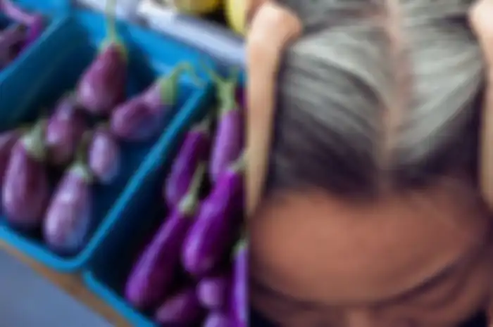 Cuma modal terong bisa usir uban yang ada di rambut tanpa harus ke salon