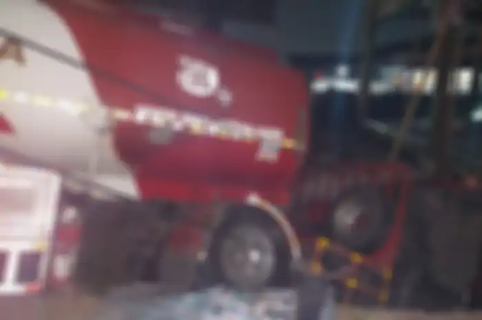Bukan gara-gara rem blong, begini kronologi truk Pertamina senggol pemotor di Semarang.