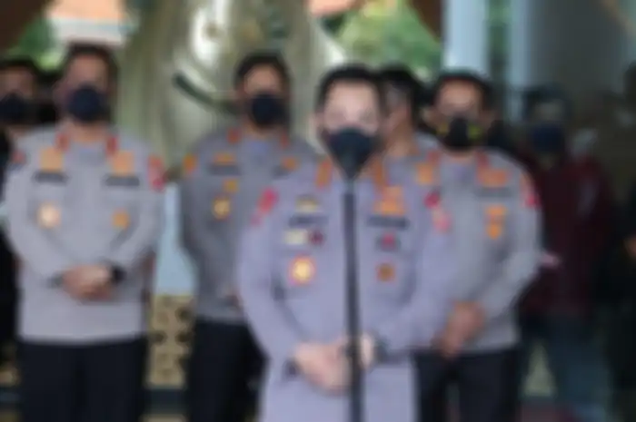 Kapolri hukum 3 jenderal polisi dengan cara begini setelah dinilai bikin kasus Brigadir J berjalan lambat. Foto wajhanya dicari. 