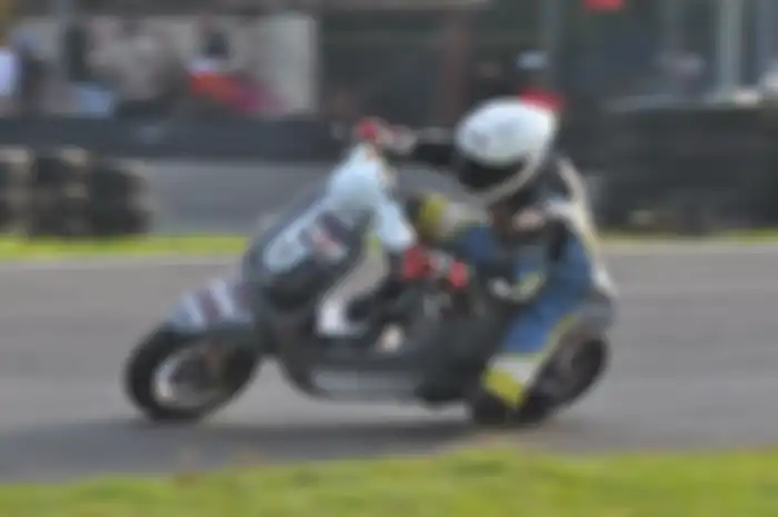Modifikasi Vespa LX balap garapan RAW Racing Division, naik kelas 220 cc berhasil gasak podium.
