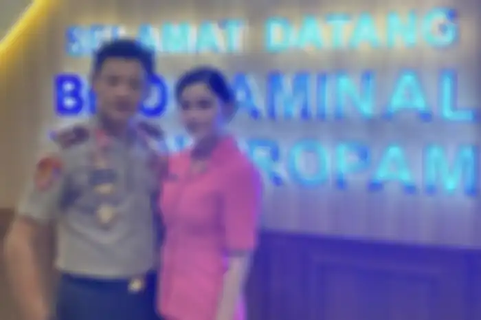 Brigejn Hendra Kurniawan dan sang istri menjadi sorotan