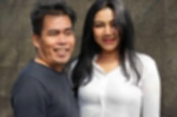 Bopak Castello selalu puaskan istri yang usianya 28 tahun lebih muda