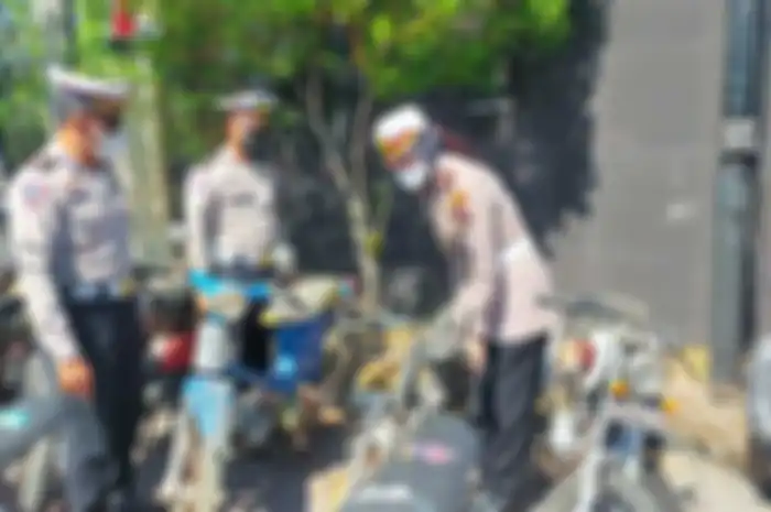 Sejumlah motor dari ratusan unit yang diamankan saat polisi di Nganjuk
