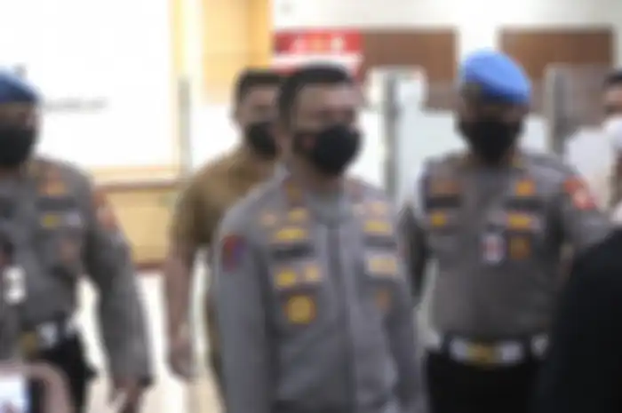 Mantan menteri SBY menyentil duit besar di balik kasus Brigadir J. Skenario pelecehan runtuh juga. Foto CCTV jadi bukti kunci. 