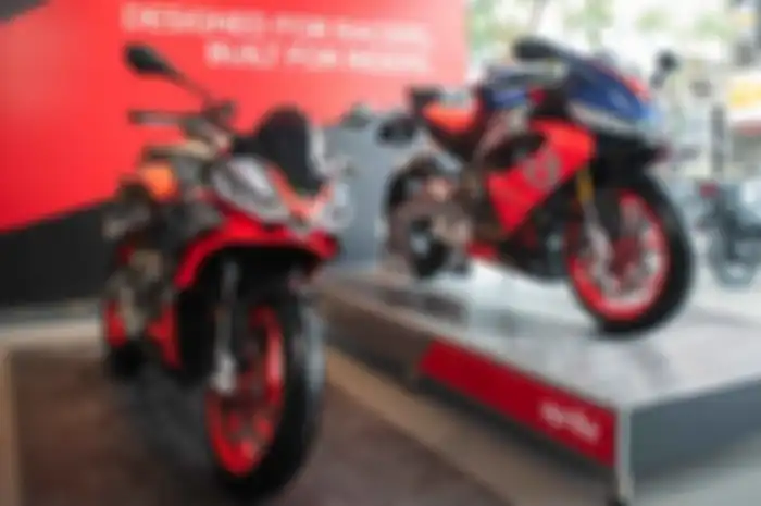 Jelang HUT RI ke-77, beli motor baru Aprilia dan Moto Guzzi dapat promo cashback dan cicilan ringan.