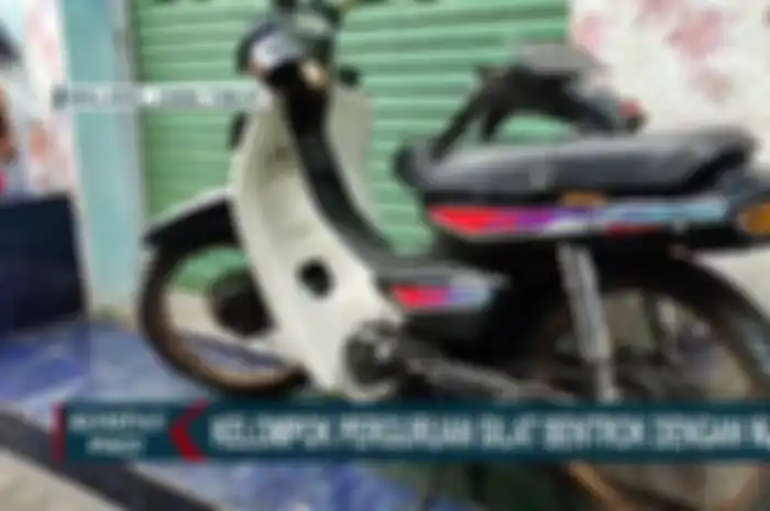 Sejumlah motor rusak berat akibat bentrokan PSHT dengan warga Malang, 