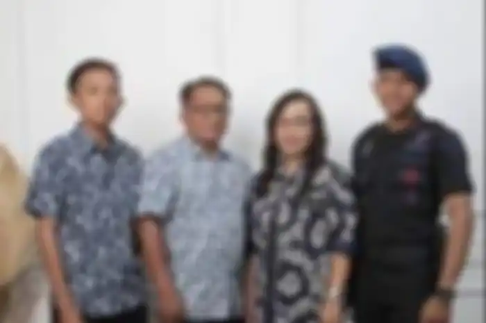 Begini isi surat terbuka orangtua Richard Eliezer ke Presiden Jokowi. Tunangan Bharada E sampai merasa ketakutan. Foto sang ibunda jadi sorotan.