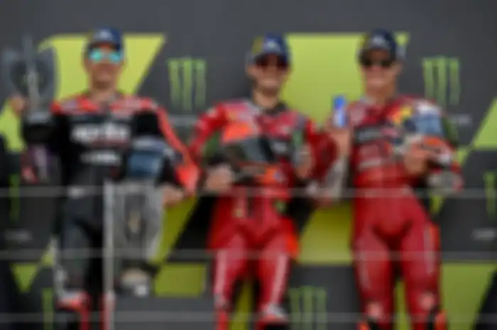 Kode keras pabrikan Eropa merajalela di paruh musim kedua MotoGP 2022, terbukti podium MotoGP Inggris 2022 milik pembalap Ducati Francesco Bagnaia (tengah), pembalap Aprilia Maverick Vinales (kiri) dan pembalap Ducati Jack Miller (kanan)