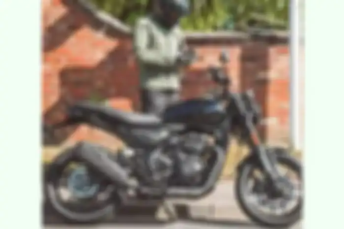 Sosok Triumph 250 cc makin jelas terlihat, bergaya naked sport bike. 